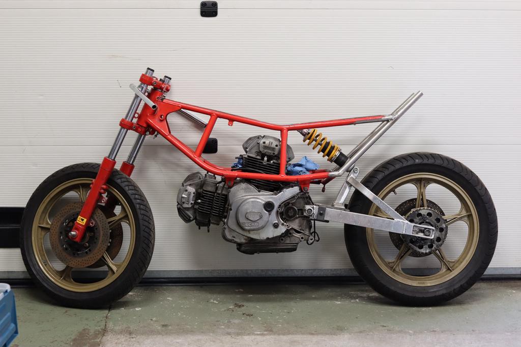 Ducati Pantah 350 Project, Monoshock Frame, Veel Onderdelen, 2 cilinders, Gebruikt, Super Sport, Particulier