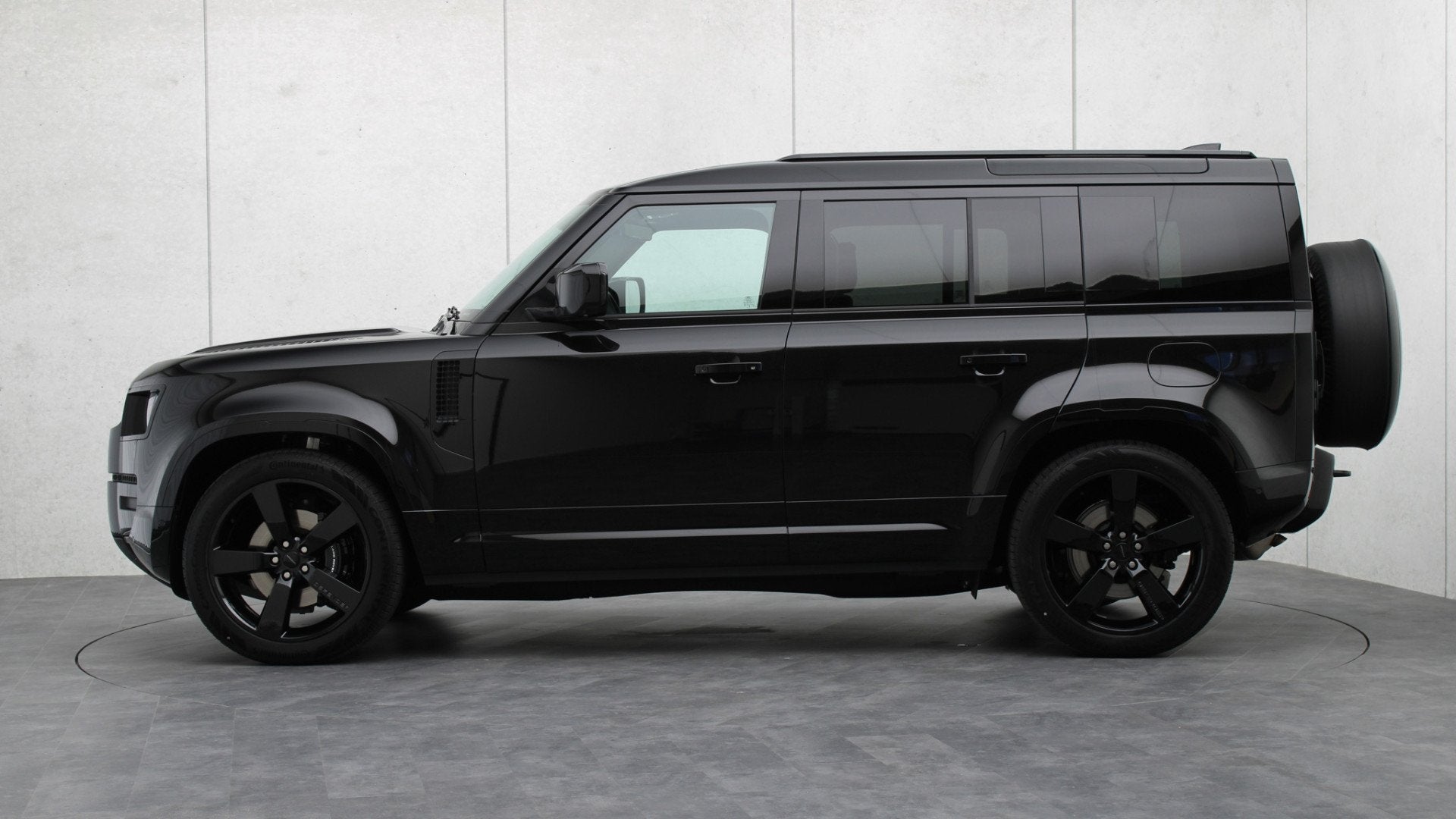 Land Rover Defender 110 P300e 110 X-Dynamic HSE | Stoelventi, Auto's, 12 maanden, Gebruikt, 3000 kg, Zwart