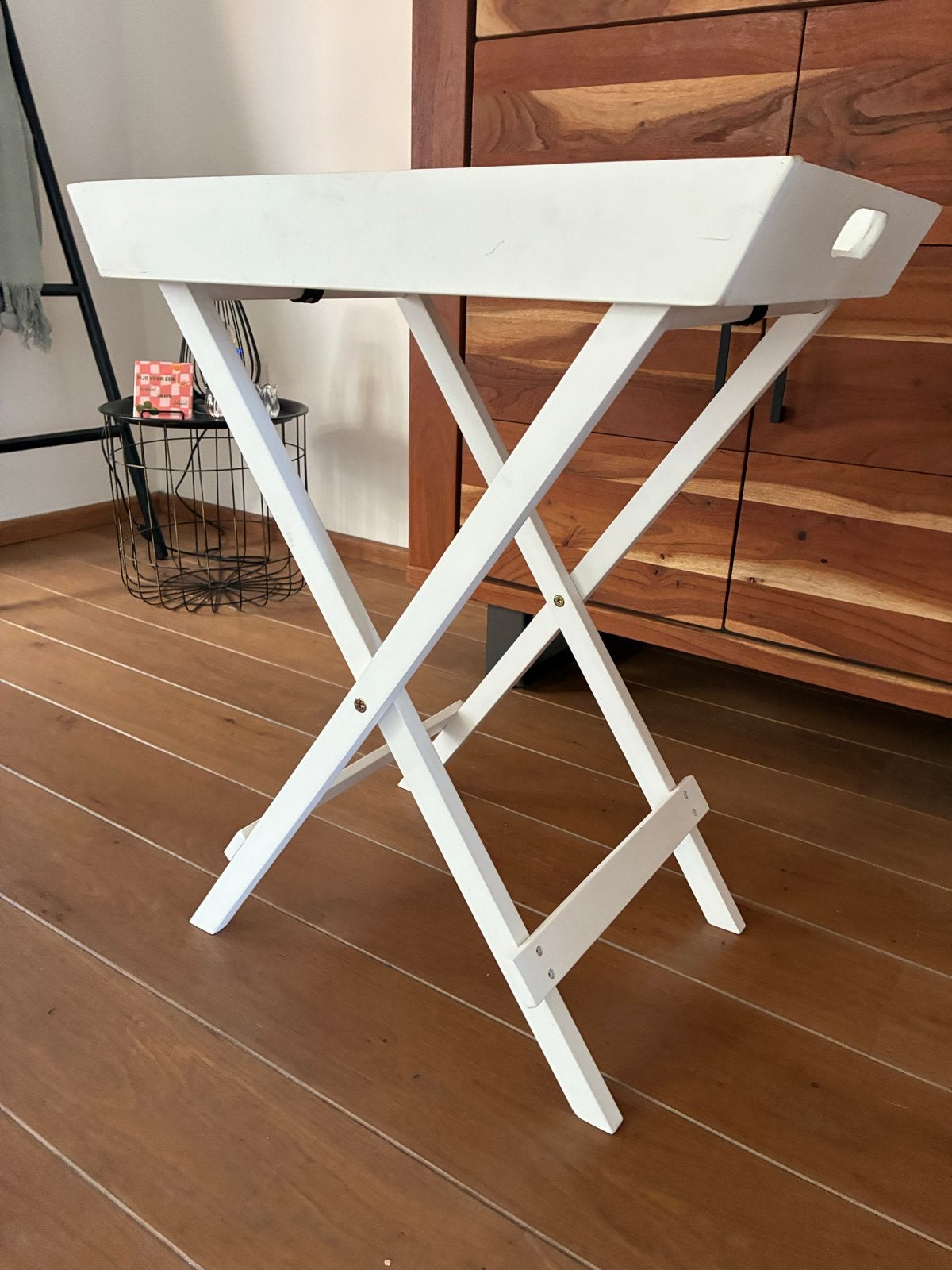 Wit houten butlertray bijzettafeltje, Ophalen, Gebruikt, 55 tot 75 cm, 60 cm of meer