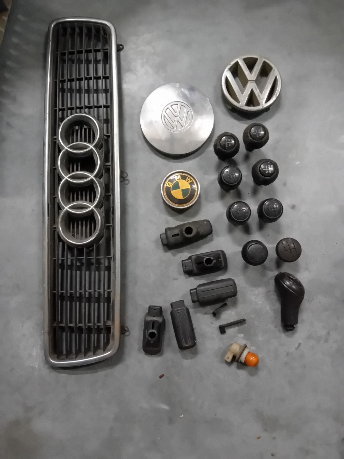 Diverse auto-onderdelen: grill, versnellingspookknoppen enz, Ophalen of Verzenden, Gebruikt, Audi