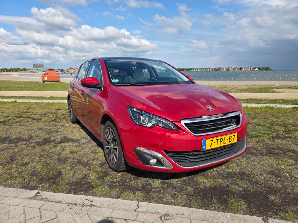 Peugeot 308 MOET WEG!! 1.6THP 92/125 5-D 2014 Rood, Auto's, Peugeot, Voorwielaandrijving, 125 pk, 4 cilinders, 49 €/maand