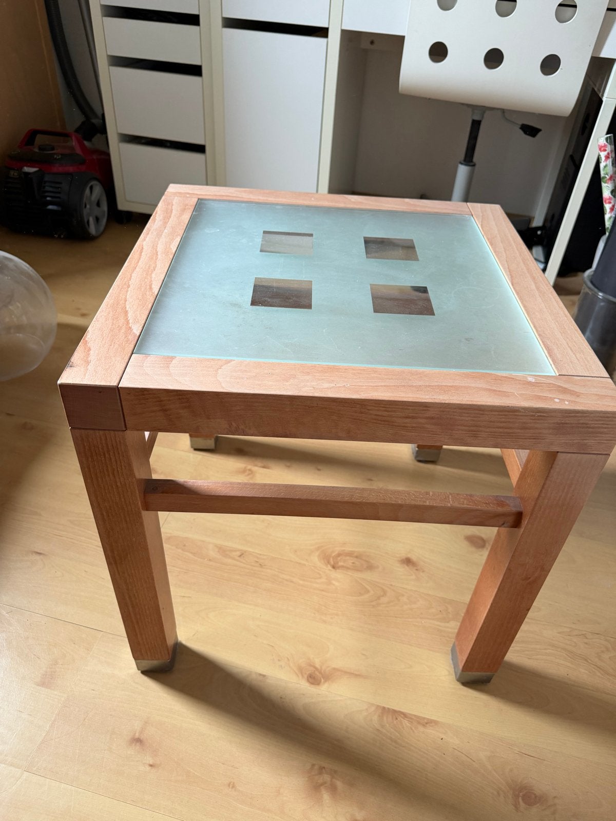 IKEA Lack bijzettafel kersenhout met glazen dekplaat, Ophalen, Minder dan 45 cm, Minder dan 55 cm, Gebruikt