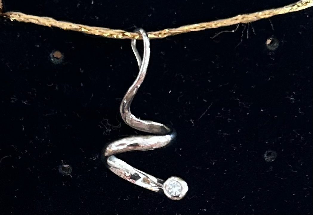 ORO VIVO Zilverkleurige Spiraal Aanhanger met Zirkonia, Gebruikt, Overige voorstellingen, Ophalen of Verzenden, Met edelsteen