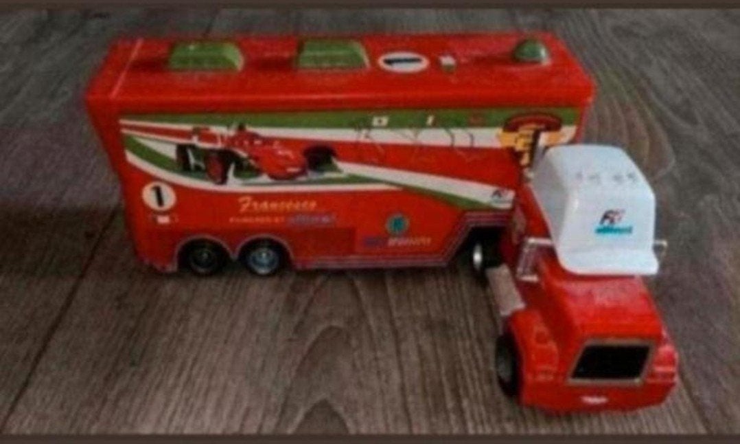 🚙cars 2 vrachtwagen: francesco bernoulli hauler🚙, Kinderen en Baby's, Speelgoed | Speelgoedvoertuigen, Verzenden, Zo goed als nieuw