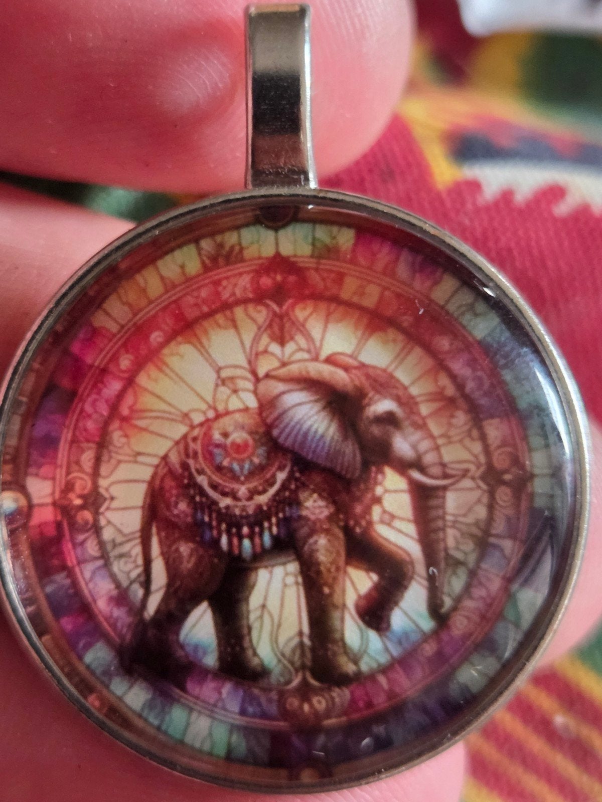 Glazen hanger met olifant motief, Overige kleuren, Glas of Kristal, Ophalen of Verzenden, Zo goed als nieuw