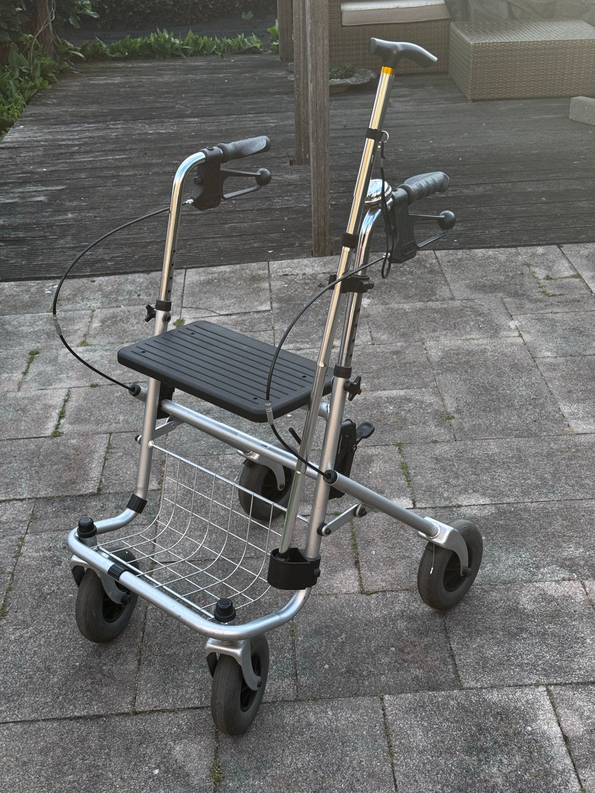 Nette stevige rollator (gratis bezorging binnen Apeldoorn), Ophalen, Opvouwbaar, Zo goed als nieuw