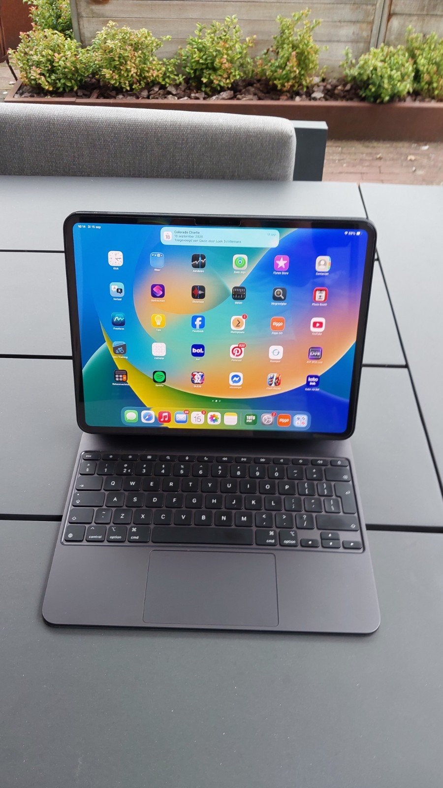 Apple iPad Pro 13" met Magic Keyboard (factuur+doos), 13 inch of meer, Zwart, Ophalen of Verzenden, Zo goed als nieuw