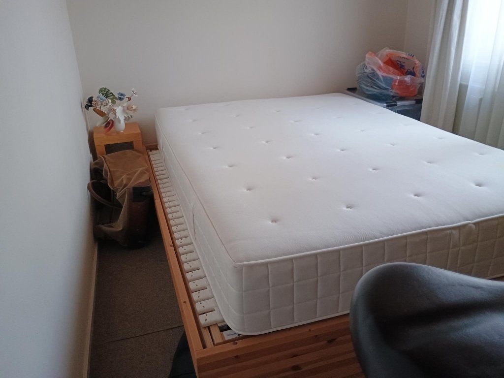Ikea-bed te koop, Ophalen, Strak Scandinavisch, Beige, 140 cm