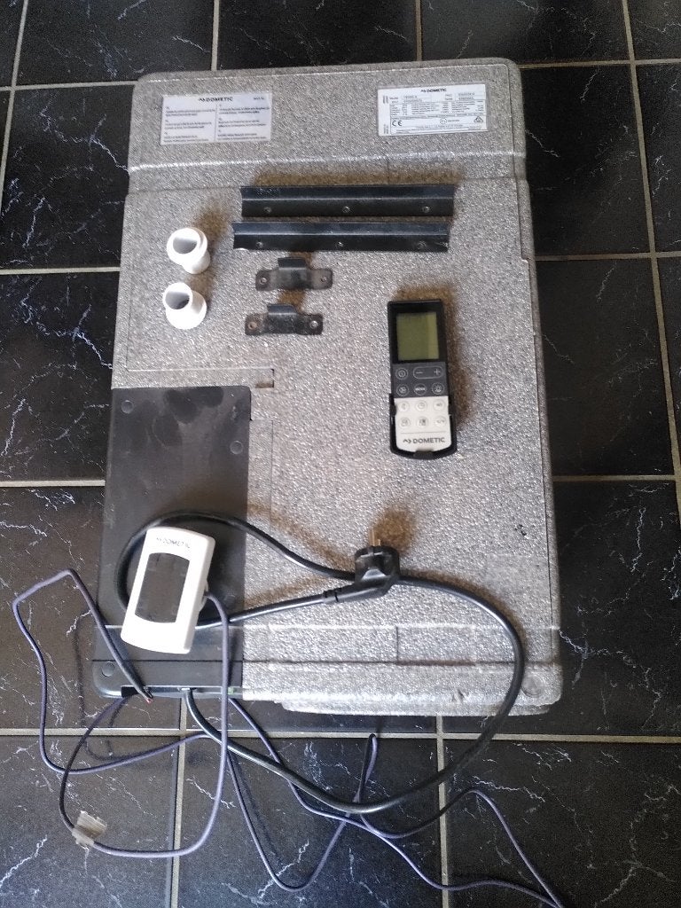 Camper Airco Dometic FW3000-B koelen en verwarmen, bankairco, Ophalen, Koelen en Ontvochtigen, Minder dan 60 m³, 3 snelheden of meer