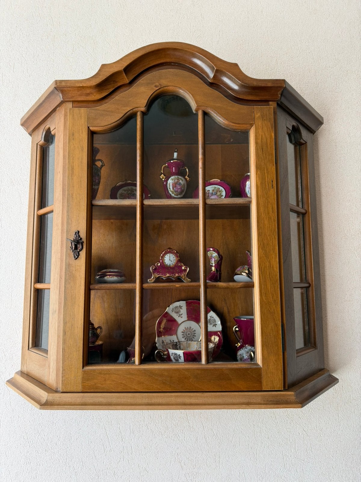 Wandvitrinekast/Limoges miniaturen/Wagner Porzellan Bavaria, Ophalen