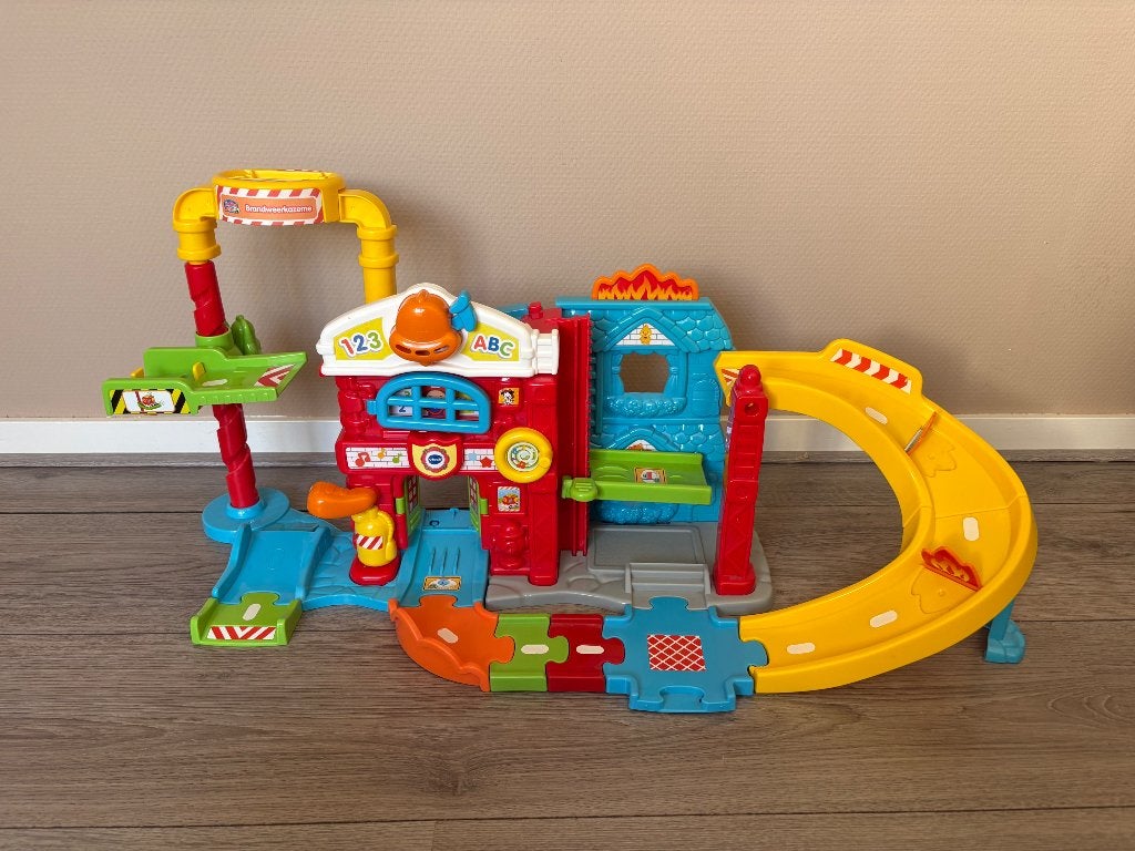 VTech Toet Toet brandweerkazerne, Ophalen, Zo goed als nieuw, 2 tot 4 jaar
