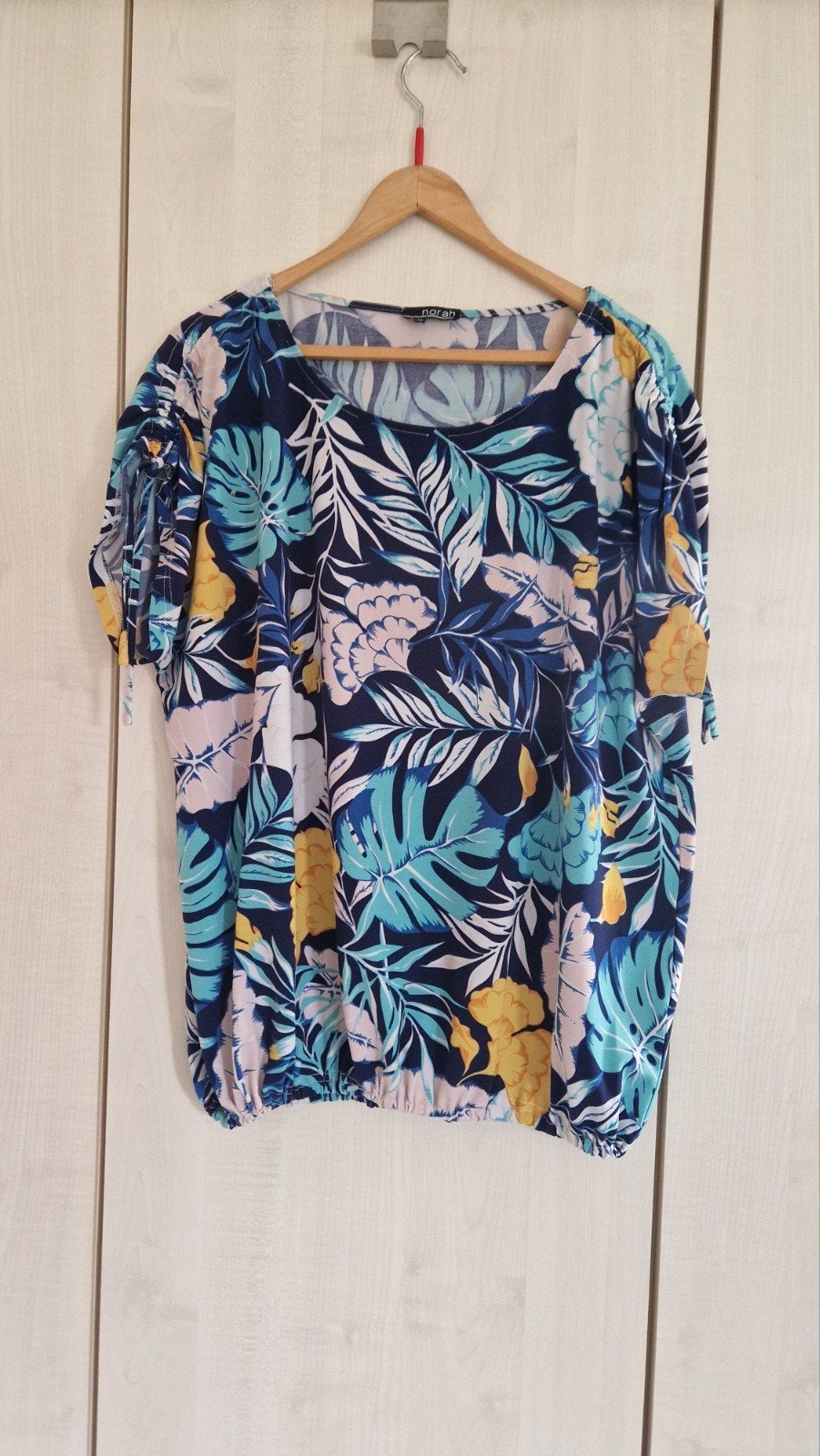 leuke tuniekjes 46/48, Ophalen of Verzenden, Zo goed als nieuw, Zwart, Shirt of Top