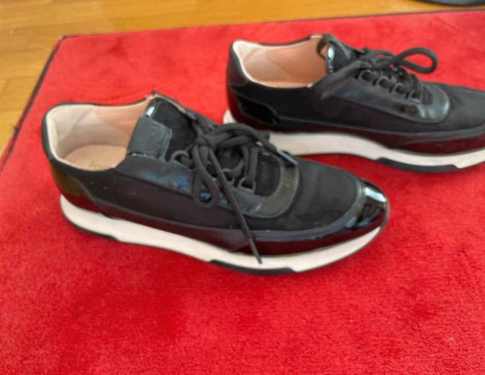 Zwarte sneakers met lak van Unisa maat 41. ZGAN, Zwart, Ophalen of Verzenden, Sneakers of Gympen, Zo goed als nieuw