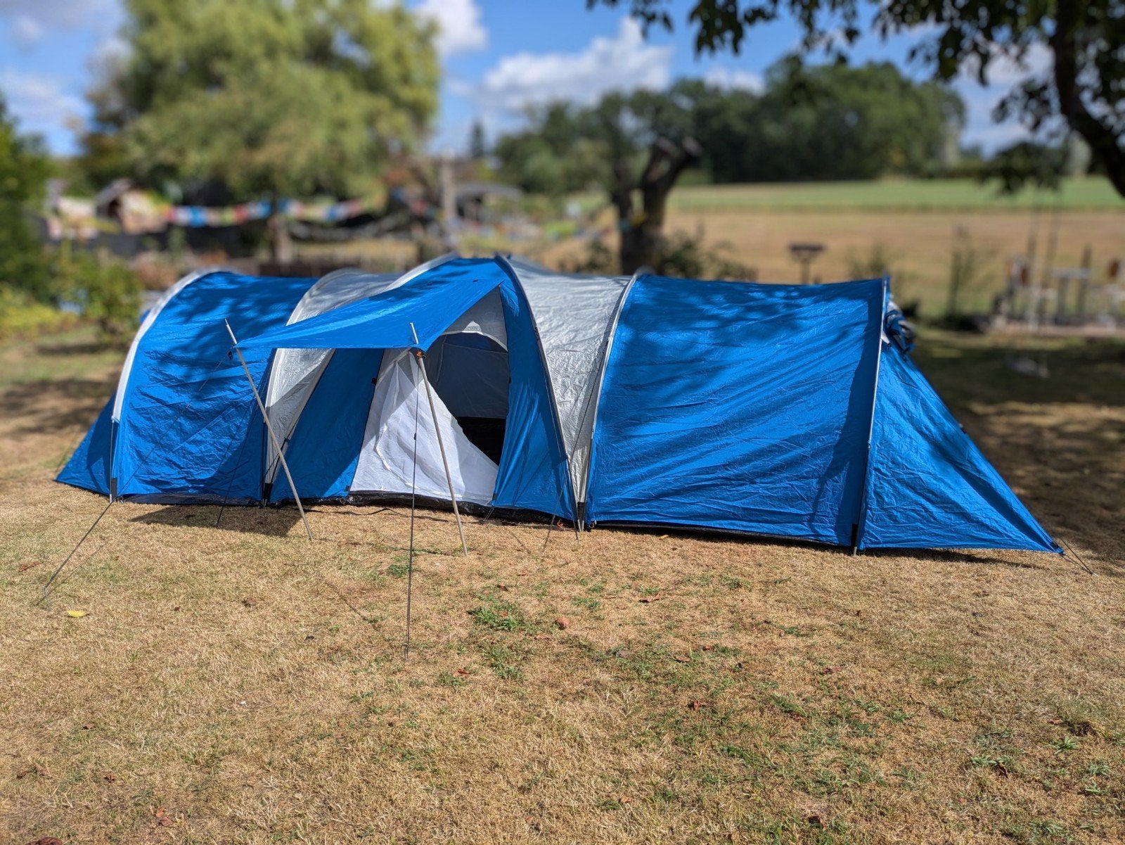 Grote tunnel tent met 2 cabines en sterk grondzeil, Ophalen, Gebruikt