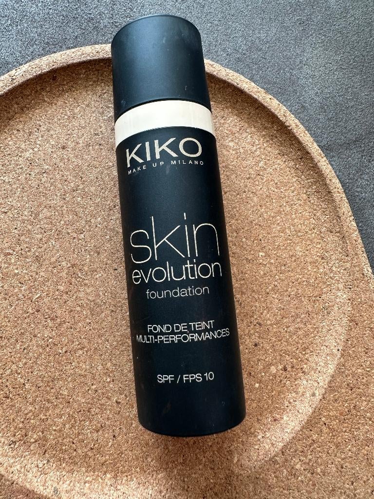 Kiko skin evolution foundation 103 natural rose 30 ml SPF 10, Gehele gezicht, Beige, Nieuw, Ophalen of Verzenden