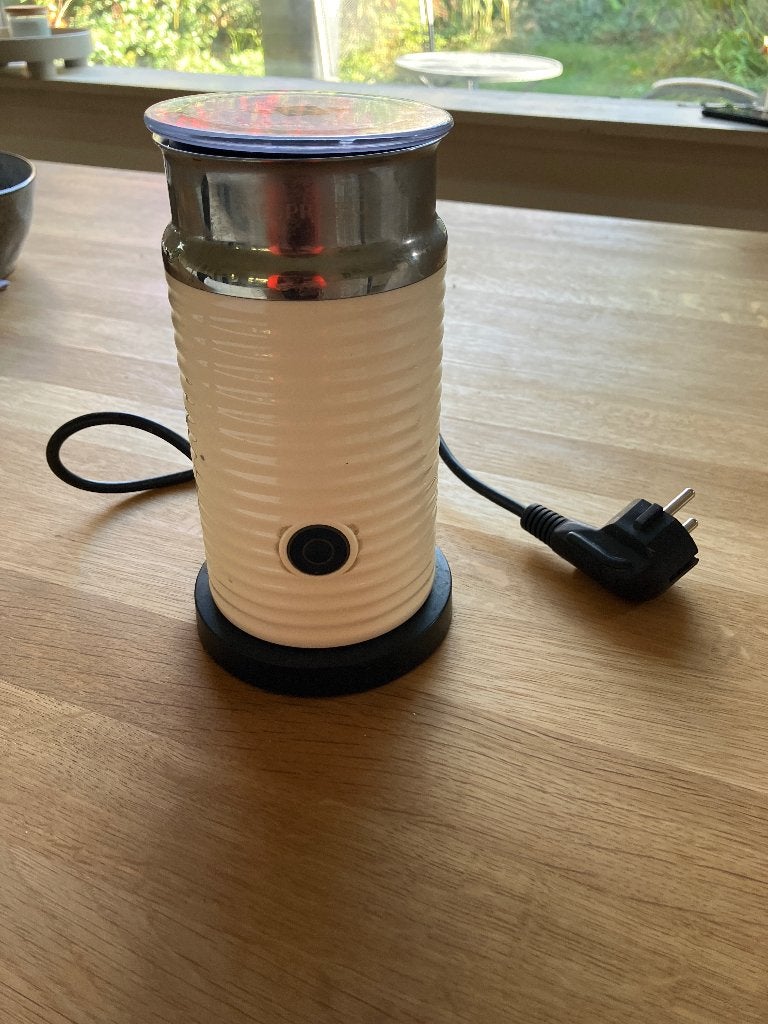 Nespresso Aeroccino melkopschuimer, Witgoed en Apparatuur, Ophalen of Verzenden, Gebruikt, Elektrische melkopschuimer