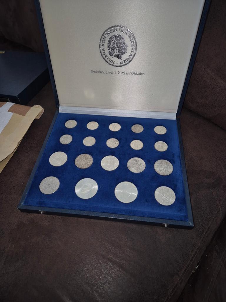 4 x de zilverschat juliana, alleen dit weekend   1600 euro, 1 gulden, Koningin Juliana, Setje, Zilver