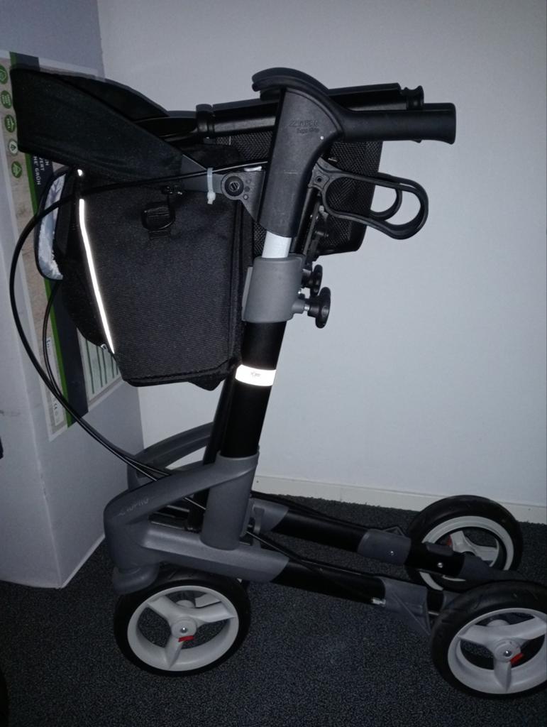 Prachtige zwarte TOPRO Troja 5G rollator.
Wp bij de VEGRO wa, Diversen, Ophalen