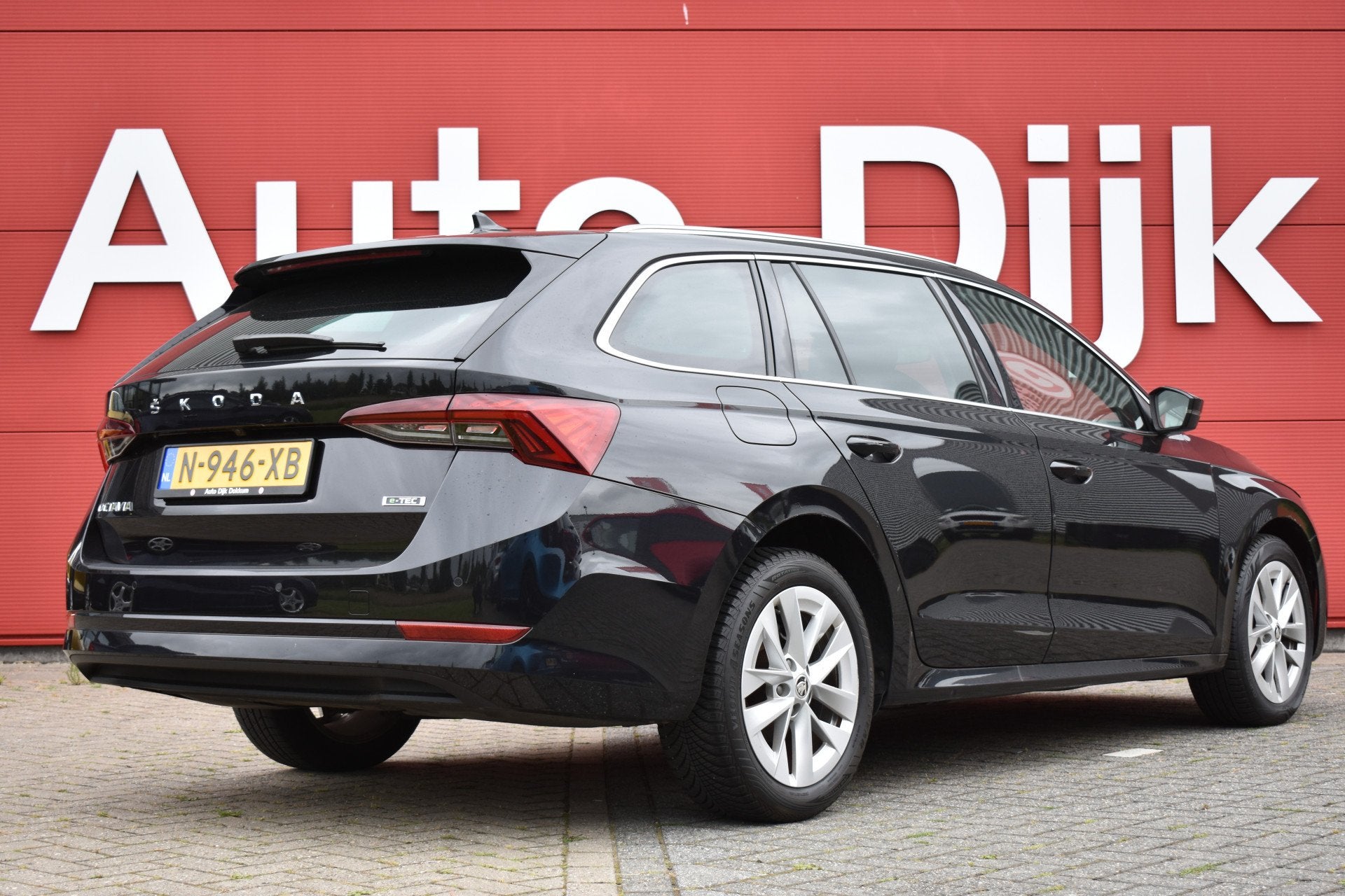 Skoda Octavia Combi 1.0 e-TSI Business Edition LED | Carplay, Stof, Gebruikt, Met garantie (alle), Hybride Elektrisch/Benzine