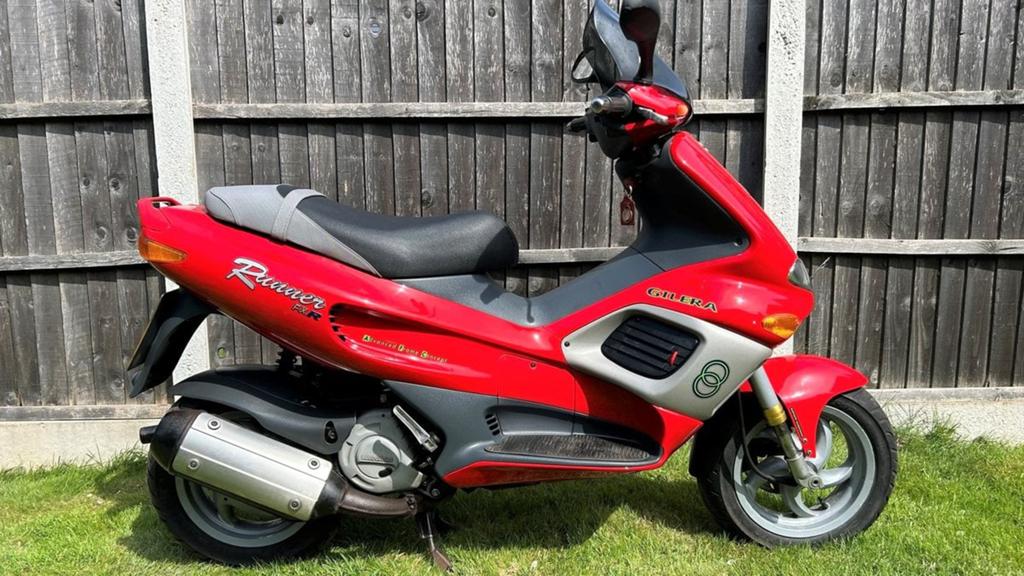 Gezocht Gilera Runner 1998, Fietsen en Brommers, Scooters | Piaggio, Ophalen of Verzenden, Zo goed als nieuw, Overige modellen