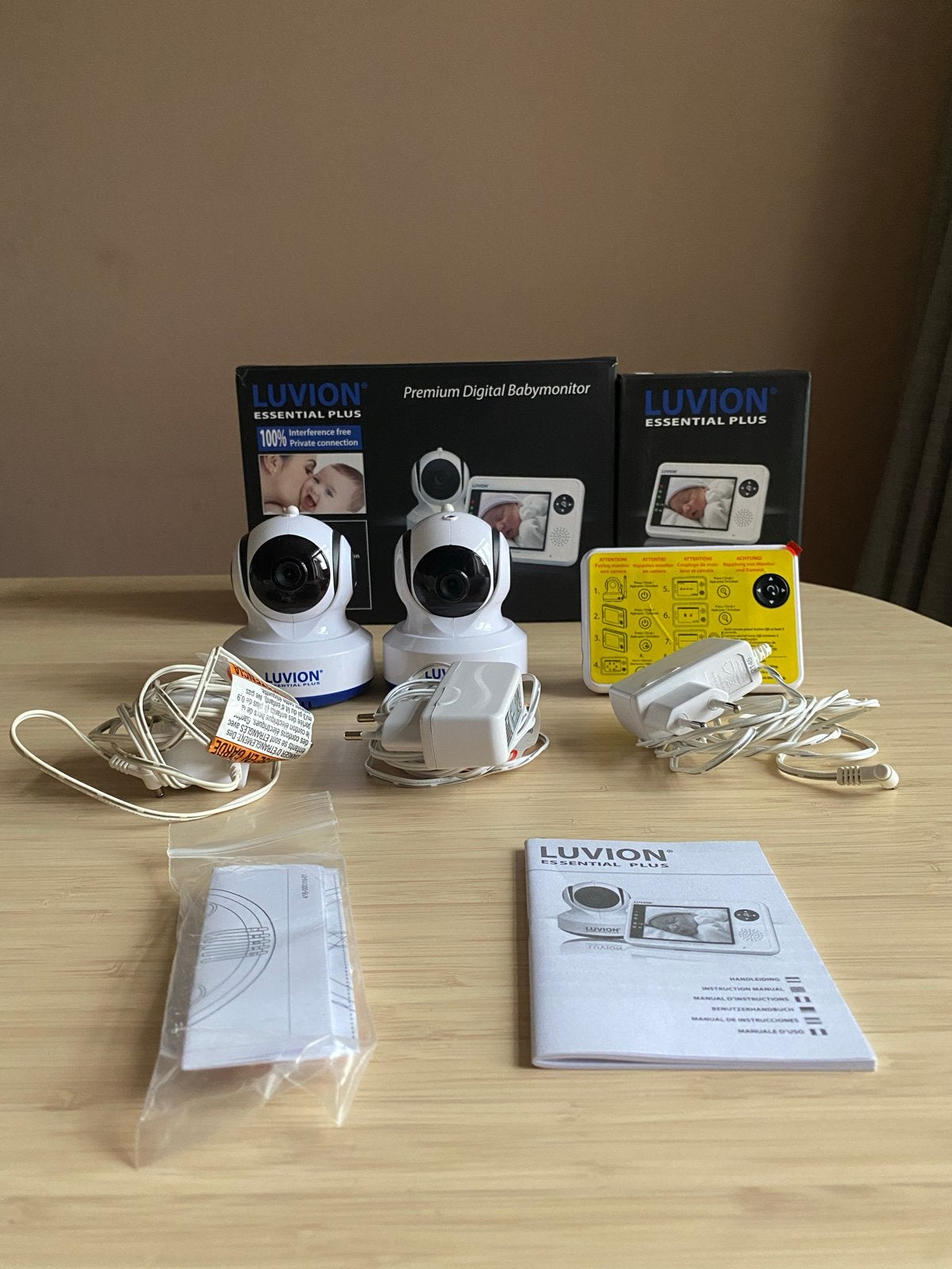 Luvion Essential Plus Premium Digitale Babyfoon met 2 Camera, Verzenden, Zo goed als nieuw, 250 meter of meer, Camera