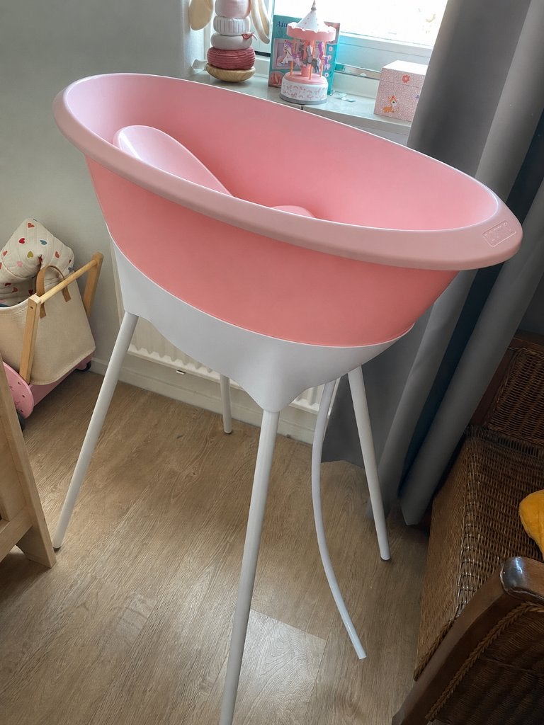 Luma Babybadje Roze met standaard en  badzitje, Ophalen, Zo goed als nieuw, Badje, Standaard