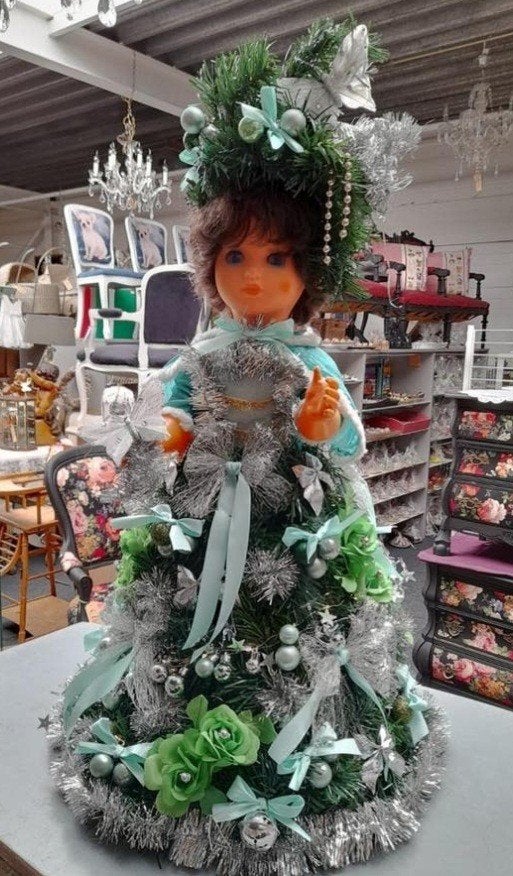 Mooie kerst pop geheel compleet met verlichting, Diversen, Ophalen of Verzenden