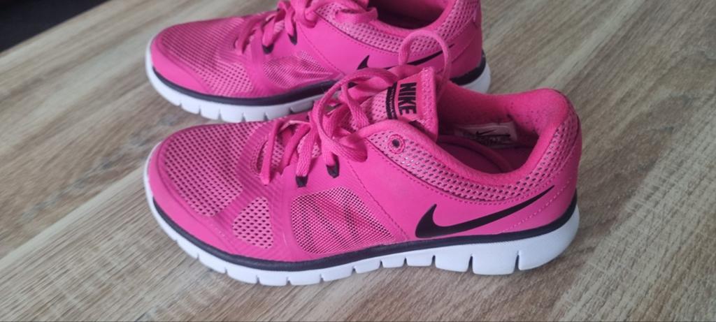 Nike flex dames schoenen mat 36,5 ZGAN, Kleding | Dames, Schoenen, Ophalen of Verzenden, Zo goed als nieuw, Zwart, Sneakers of Gympen