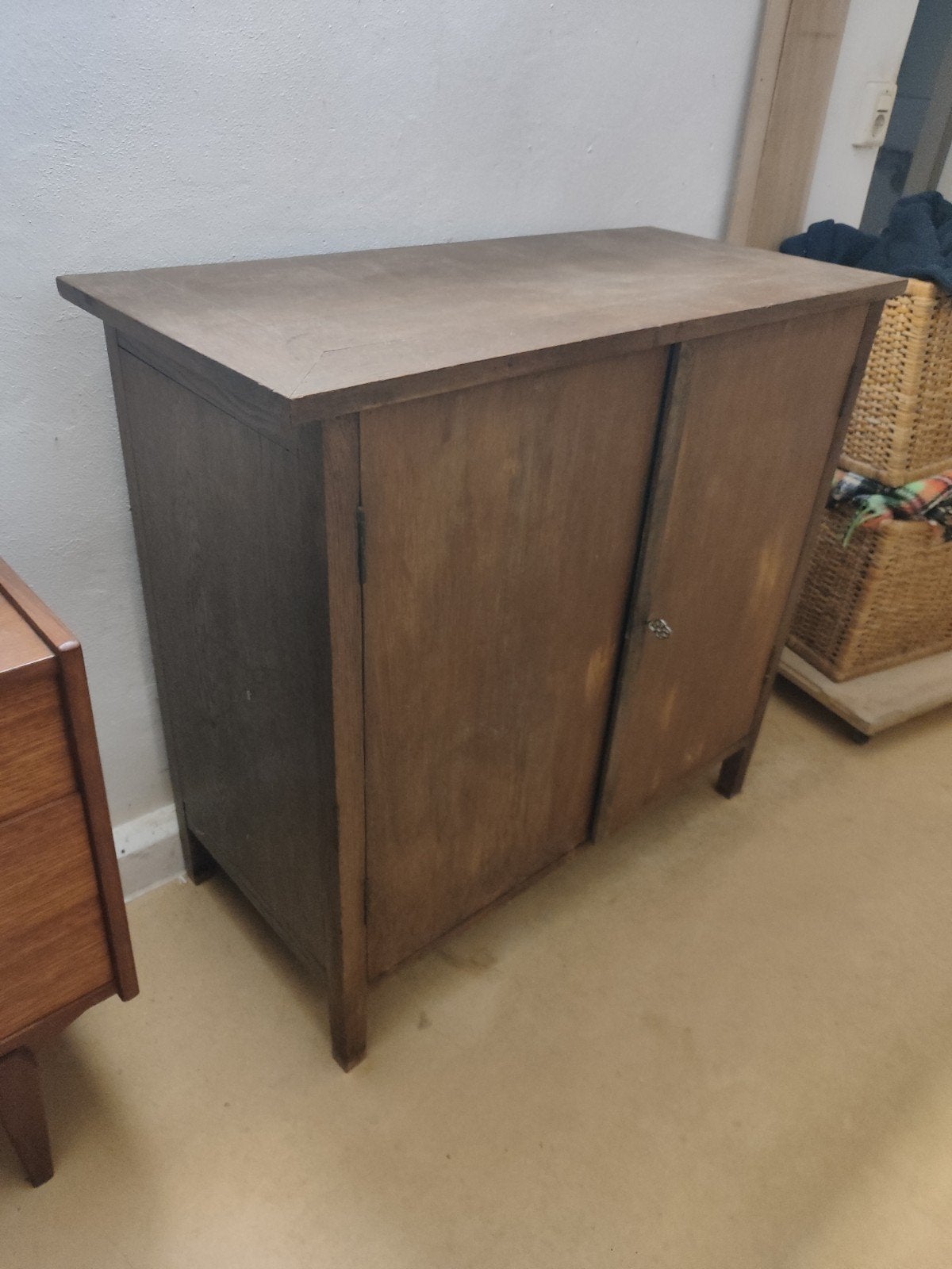 gratis kastje, 2 deuren 1 plank, Huis en Inrichting, Kasten | Dressoirs, Ophalen, Eikenhout, 50 tot 100 cm, 25 tot 50 cm