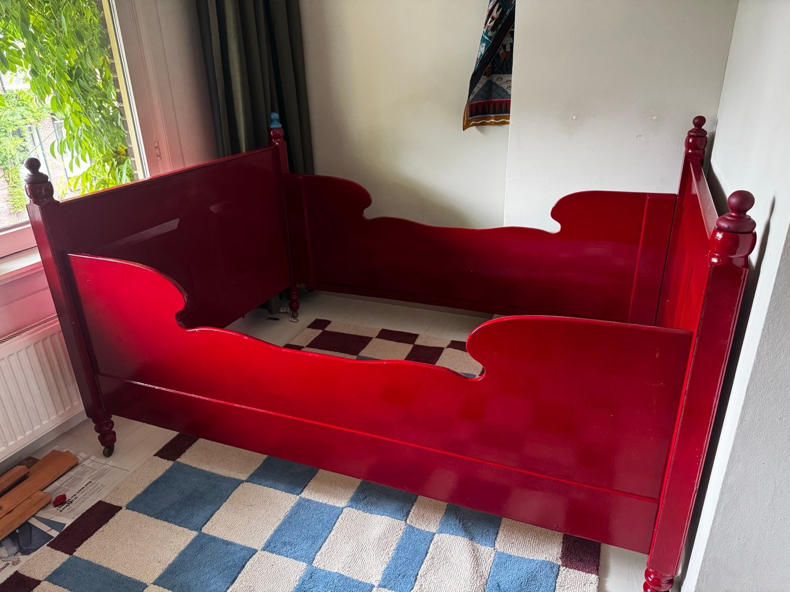 Rood Twijfelaar Bed 195x135 met Matrasmaat 180x120, Ophalen, Gebruikt, 190 cm of minder, Rood