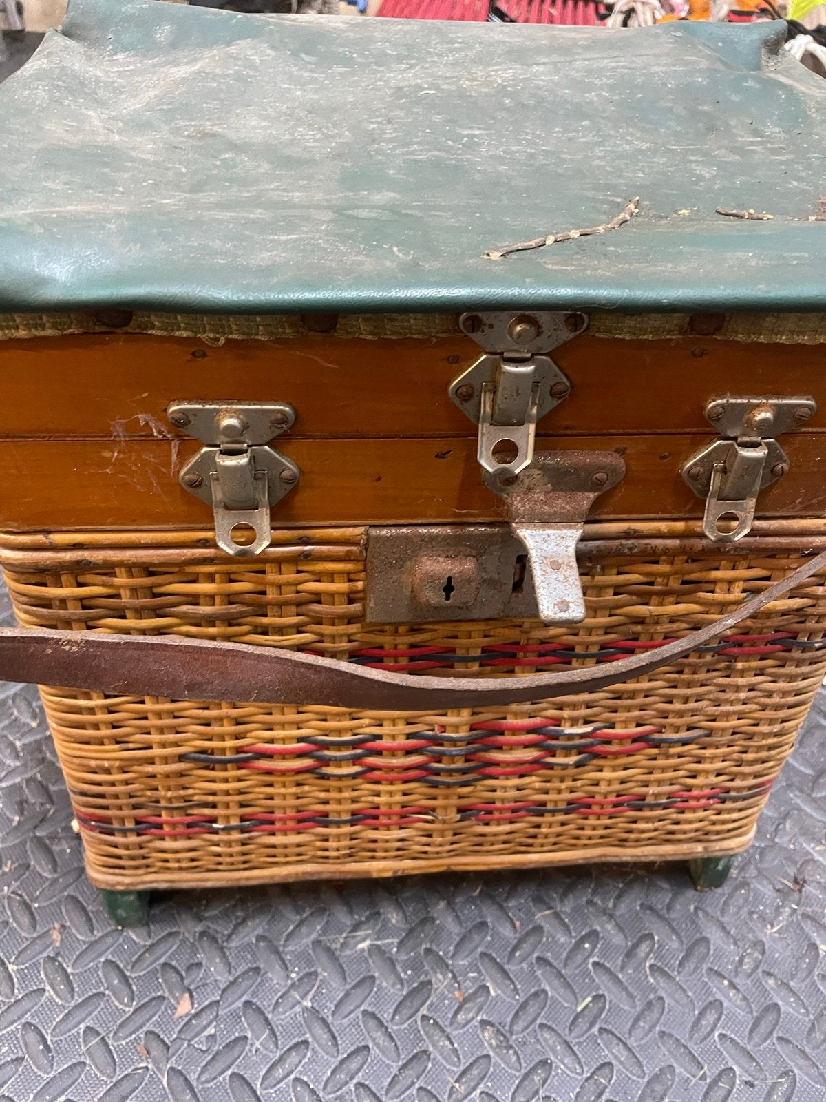 Vintage viskoffer / zitje van riet, Ophalen, Gebruikt, Koffer of Tas