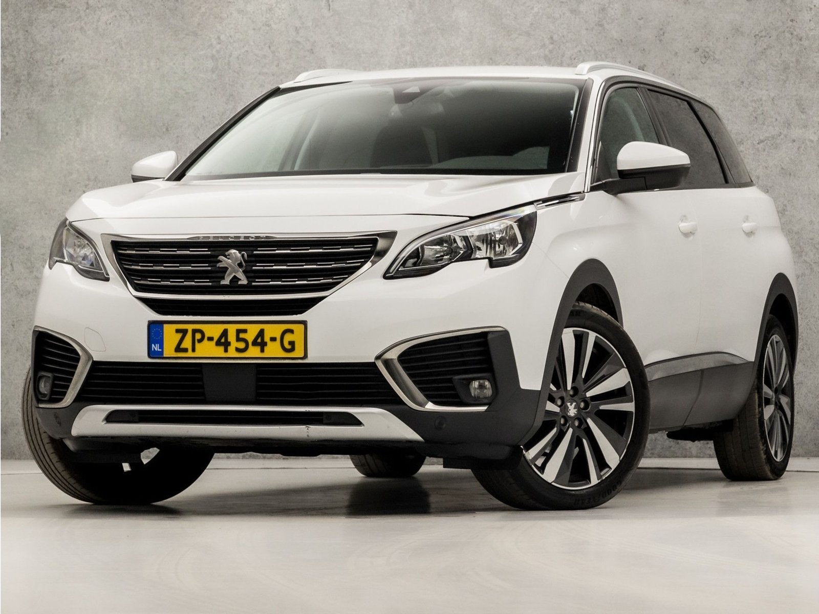 Peugeot 5008 1.2 - afneembare trekhaak, 1199 cc, 7 stoelen, Wit, 75 €/maand
