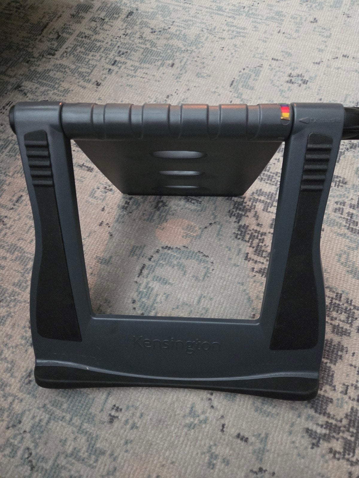 Kensington Smart Fit Easy Riser laptop standaard, Ophalen, Gebruikt, Kensington, In hoogte verstelbaar