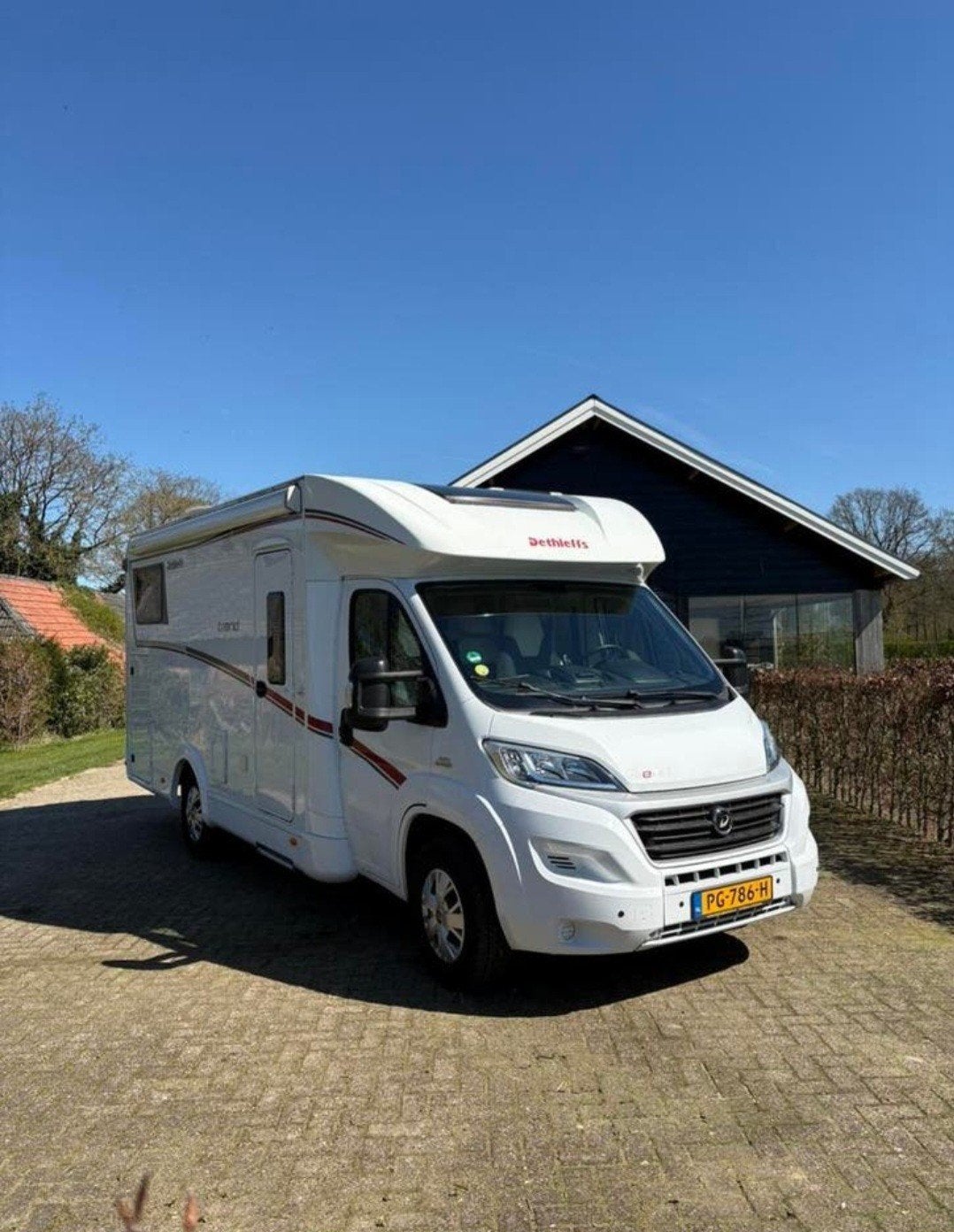 Dethleffs Trend T6717 Camper Automaat hefbed en lengtebedden, Automaat, Ringverwarming, Fiat, 7 tot 8 meter