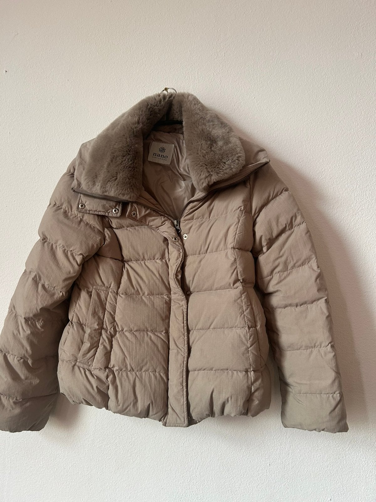 NANO UNIVERSE Dames Donsjas Beige – Maat 36 – Bontkraag, Ophalen, Zo goed als nieuw, Eenpersoons, Deken of Dekbed