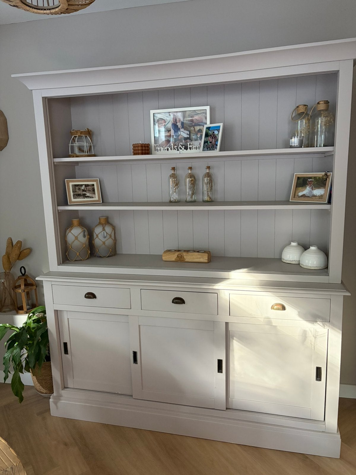 Landelijke buffetkast taupe, Huis en Inrichting, Kasten | Buffetkasten, Ophalen, Met plank(en), Gebruikt, 200 cm of meer