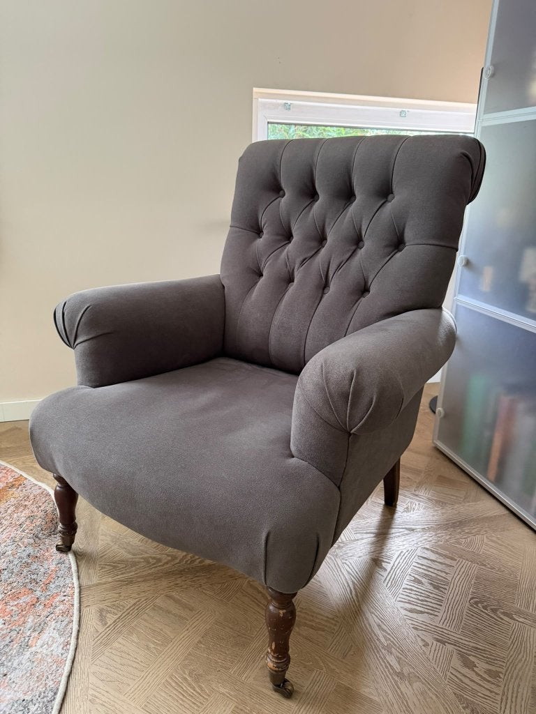 Klassieke Chesterfield stijl fauteuil grijs - gecapitonneerd, Ophalen, Hout, Gebruikt, Chesterfield