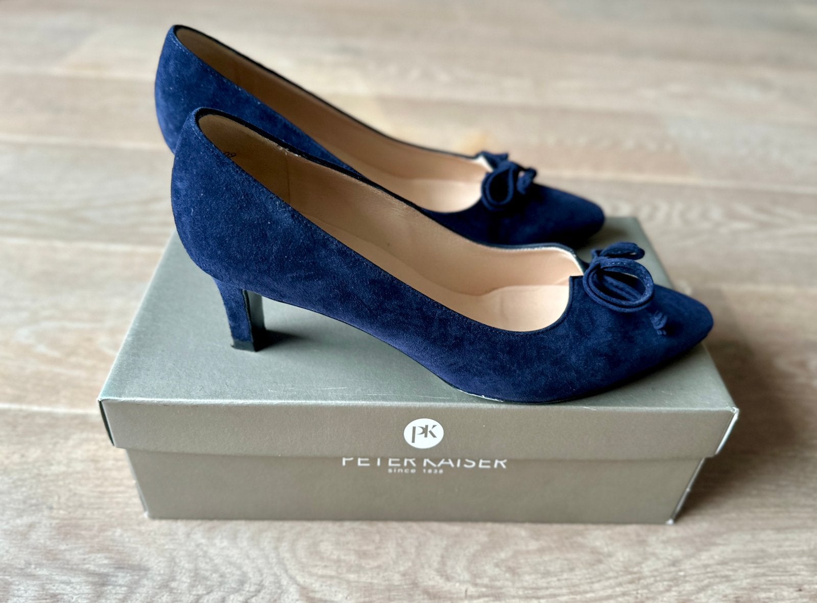 Peter Kaiser - donkerblauwe pump - maat 6, Ophalen of Verzenden, Zo goed als nieuw, Blauw