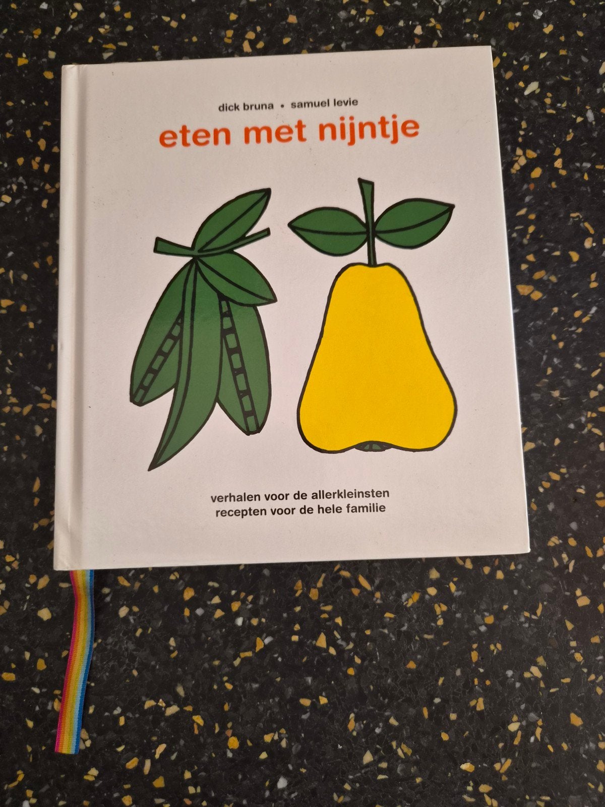 Eten met Nijntje: Verhalen en recepten voor de hele familie, Voorgerechten en Soepen, Gezond koken, Ophalen of Verzenden, Zo goed als nieuw