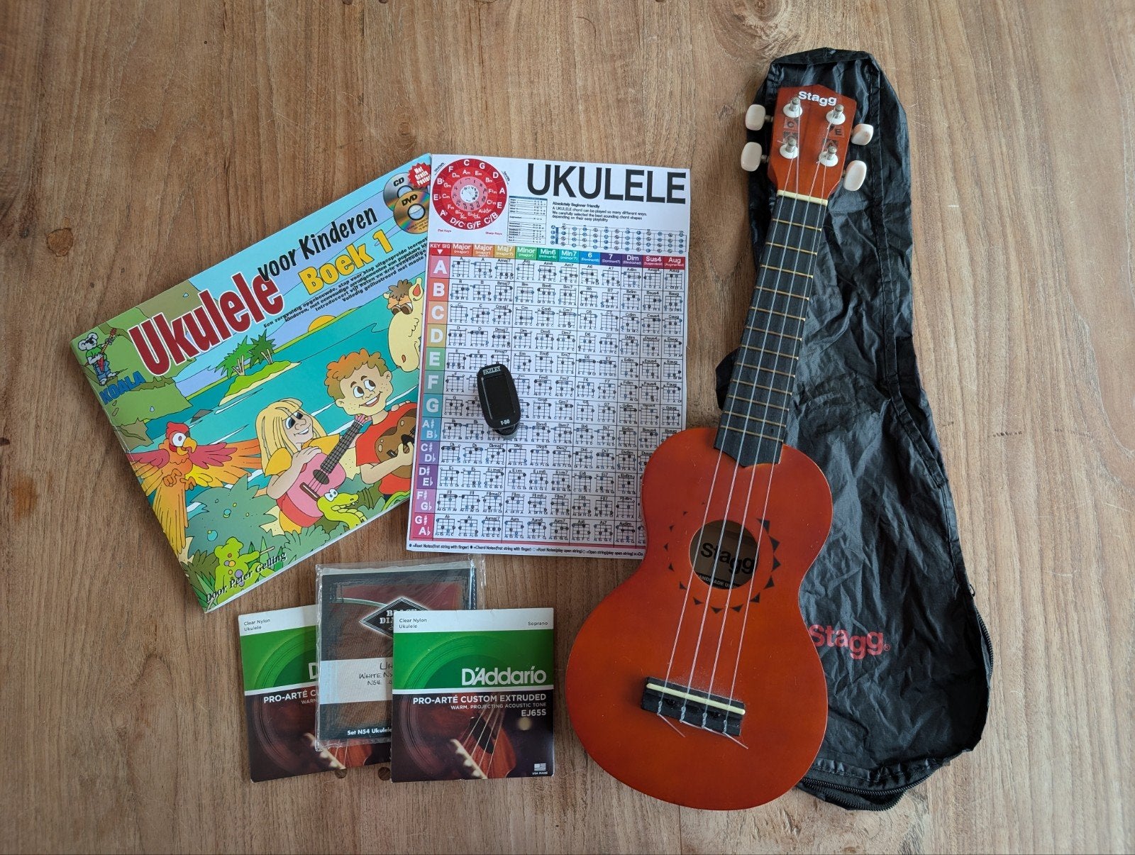Ukelele met tas, lesboek, stemhulp en reserve snaren, Muziek en Instrumenten, Snaarinstrumenten | Overige, Ophalen, Gebruikt, Ukelele