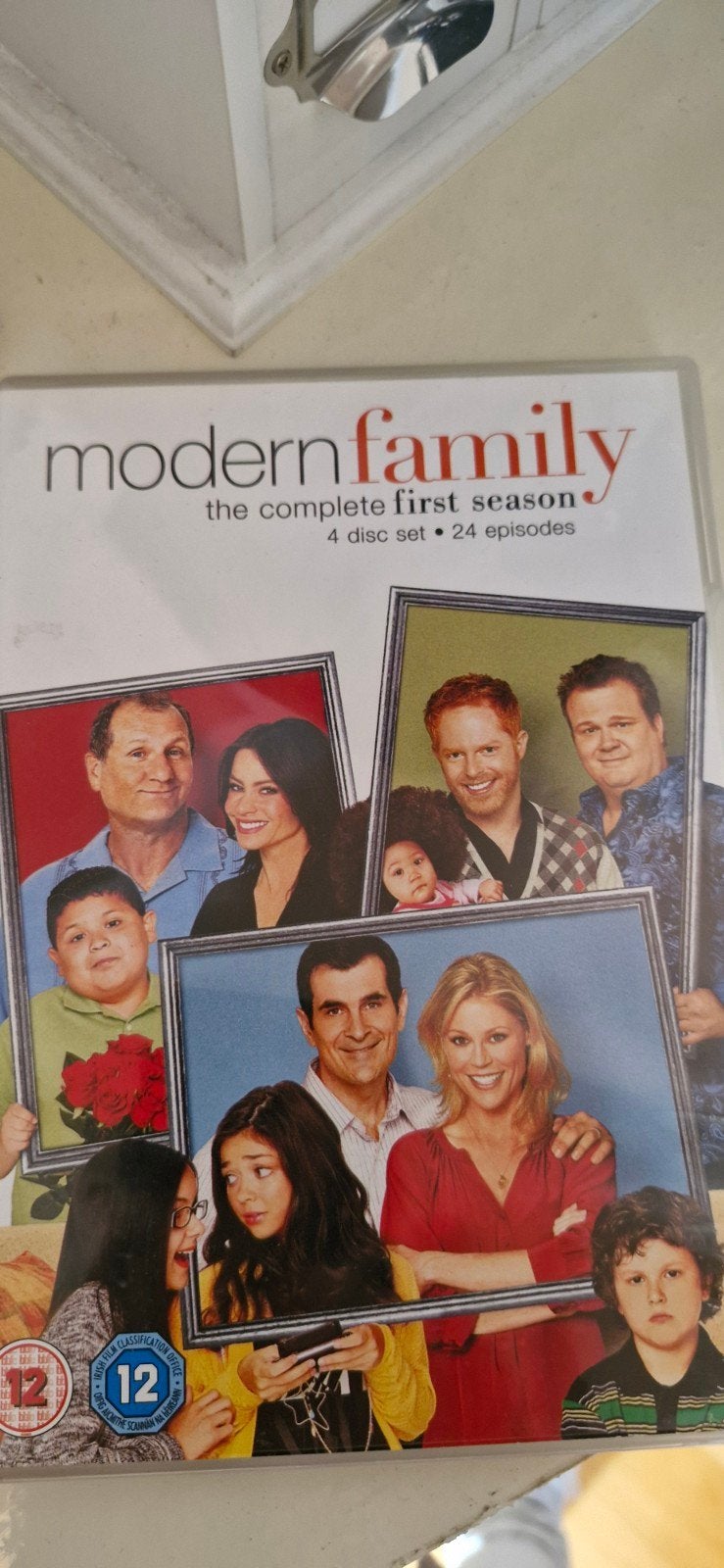 Modern Family - Het complete eerste seizoen (DVD), Cd's en Dvd's, Dvd's | Tv en Series, Bonusmateriaal, Seizoen 1, Duits, Ophalen of Verzenden