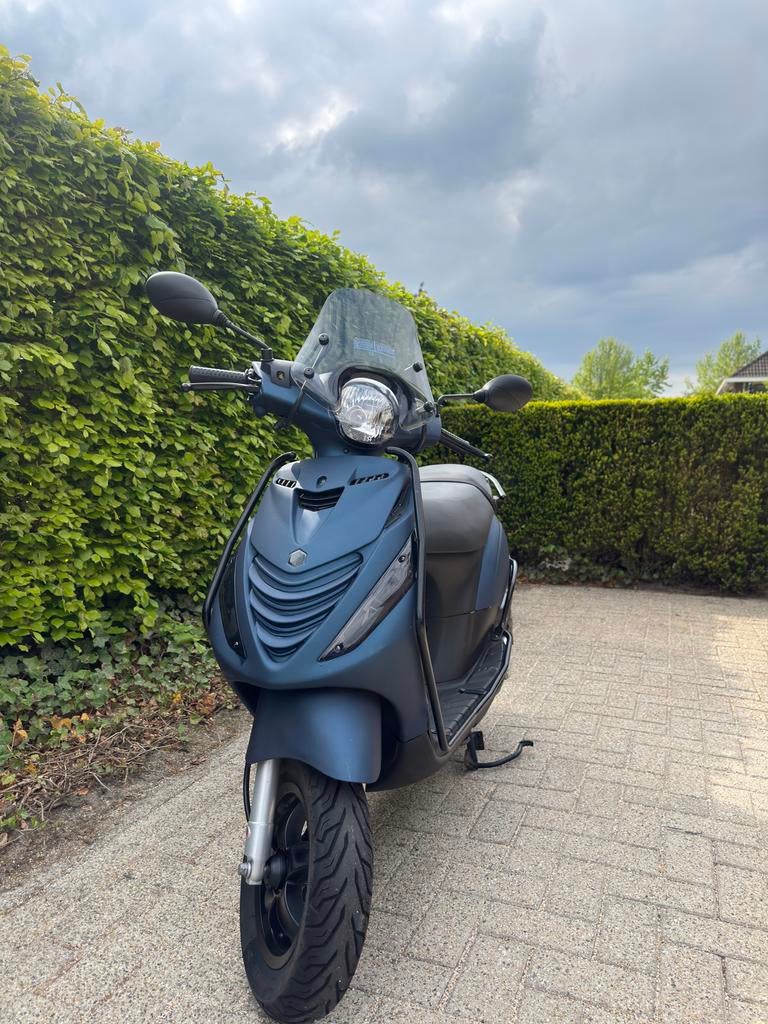 Piaggio Zip SP Iget E5 2022, Fietsen en Brommers, Scooters | Piaggio, Ophalen, Zo goed als nieuw, Benzine, Zip