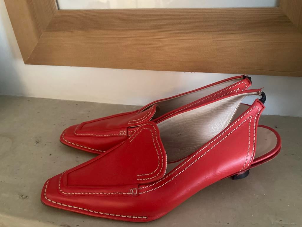 Rode Tod's slingbacks met Queenie hakje - maat 39, Kleding | Dames, Schoenen, Ophalen of Verzenden, Gedragen, Rood, Pumps