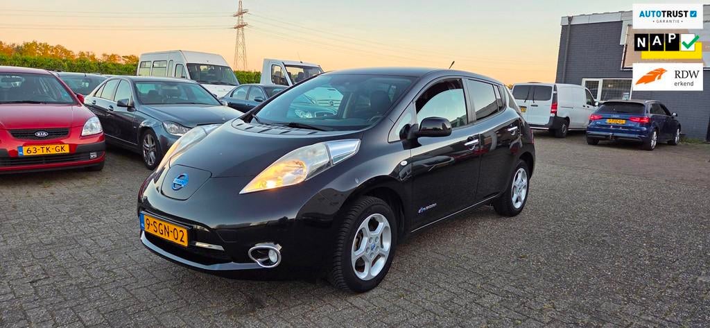 Nissan LEAF Base 24 kWh 1e eigenaar Zeer nette ZERO EMISSION, Auto's, Nissan, Stof, Gebruikt, Navigatiesysteem, Zwart