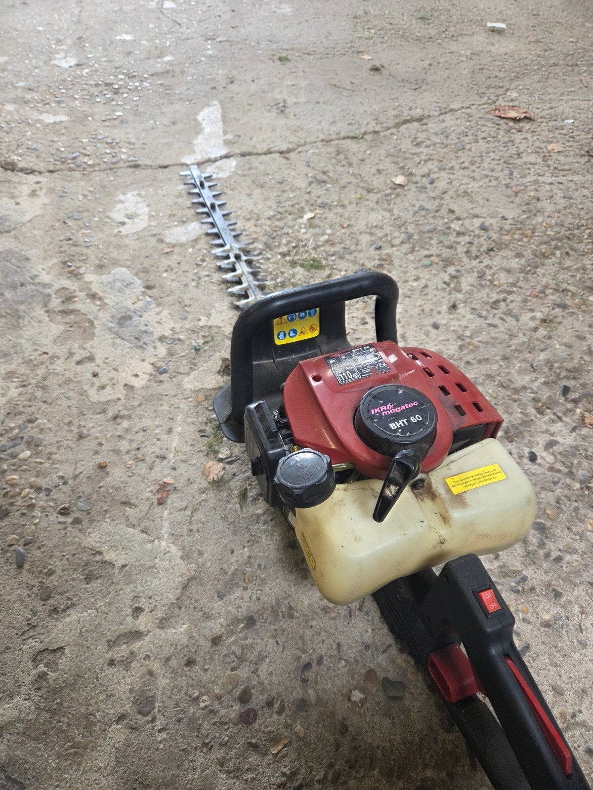 Ikra mogatec BHT 60 benzine heggenschaar, Tuin en Terras, Heggenscharen, Zo goed als nieuw, Benzine, Ophalen