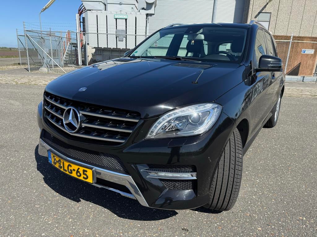 Mercedes-Benz M-Klasse ML350 Bluetec 4MATIC 2013 Zwart, Auto's, Automaat, 258 pk, 255 €/maand, Vierwielaandrijving