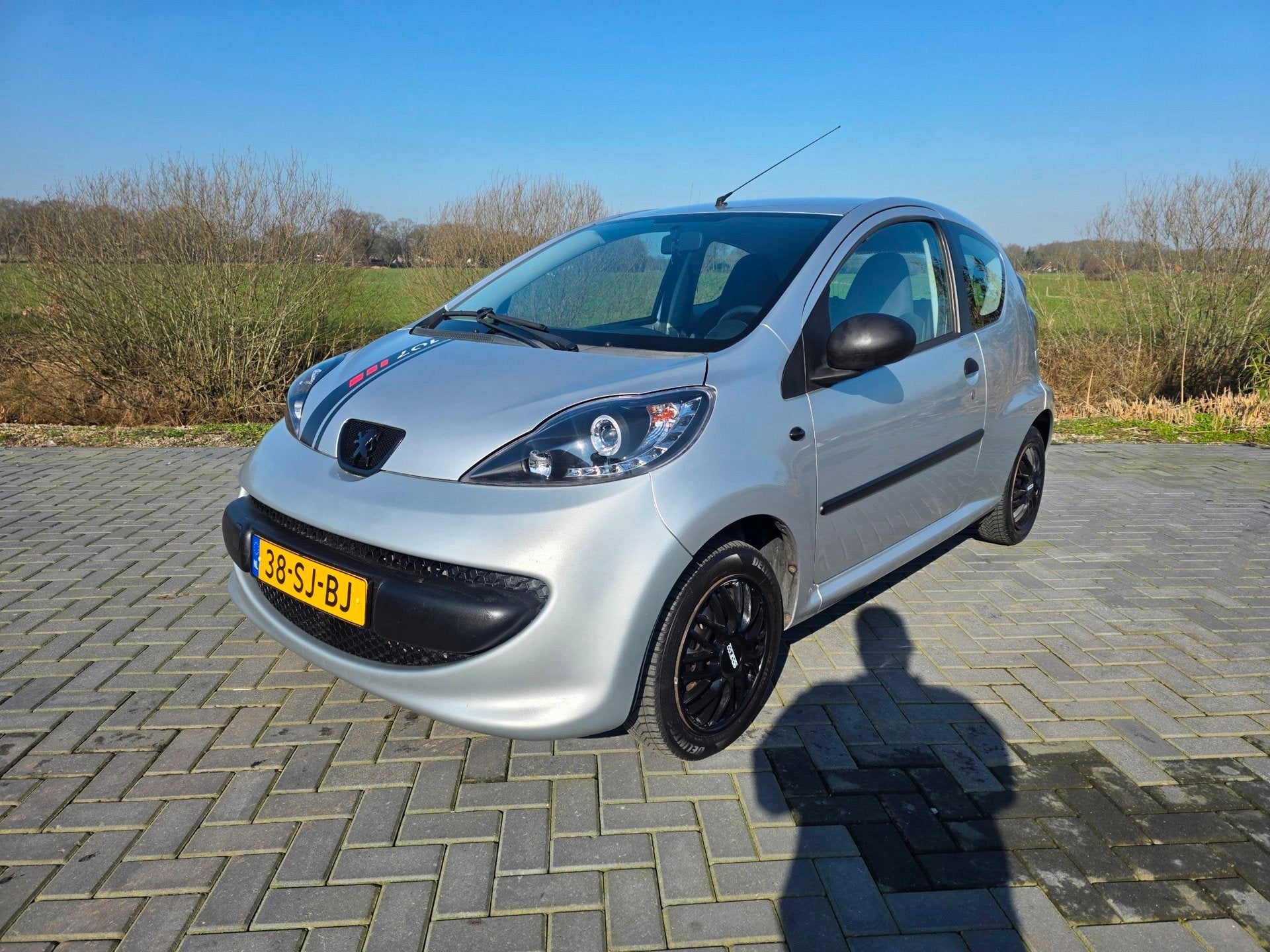 Peugeot 107 1.0-12V XR SPORT 116.000km NAP!, Auto's, Voorwielaandrijving, Airbags, Gebruikt, 765 kg