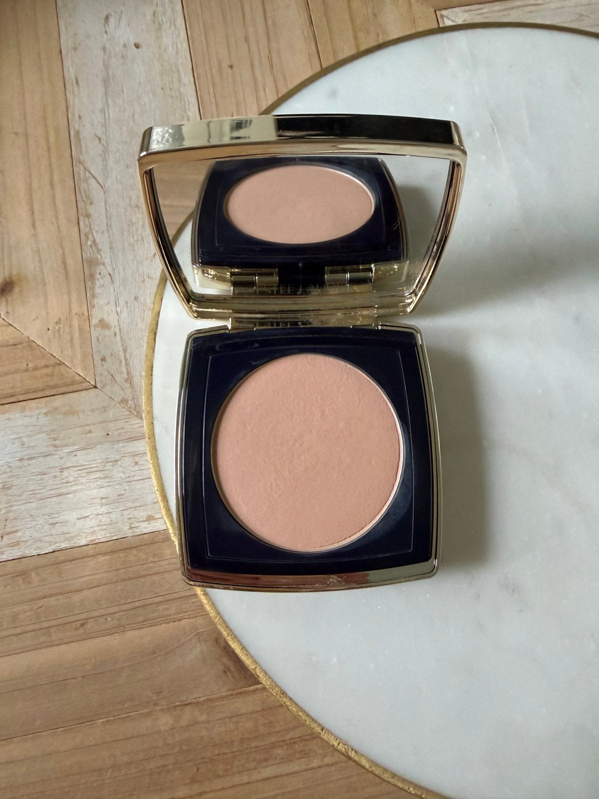 Estée Lauder Double Wear Stay-in-Place Matte Powder Foundati, Gebruikt, Gehele gezicht, Beige, Ophalen of Verzenden