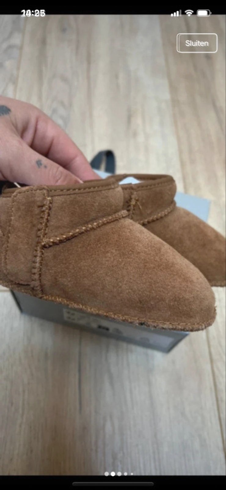 Nieuwe UGG Baby Classic Ultra Mini slofjes, Kinderen en Baby's, Ophalen of Verzenden, Nieuw, Jongetje of Meisje, Slofjes