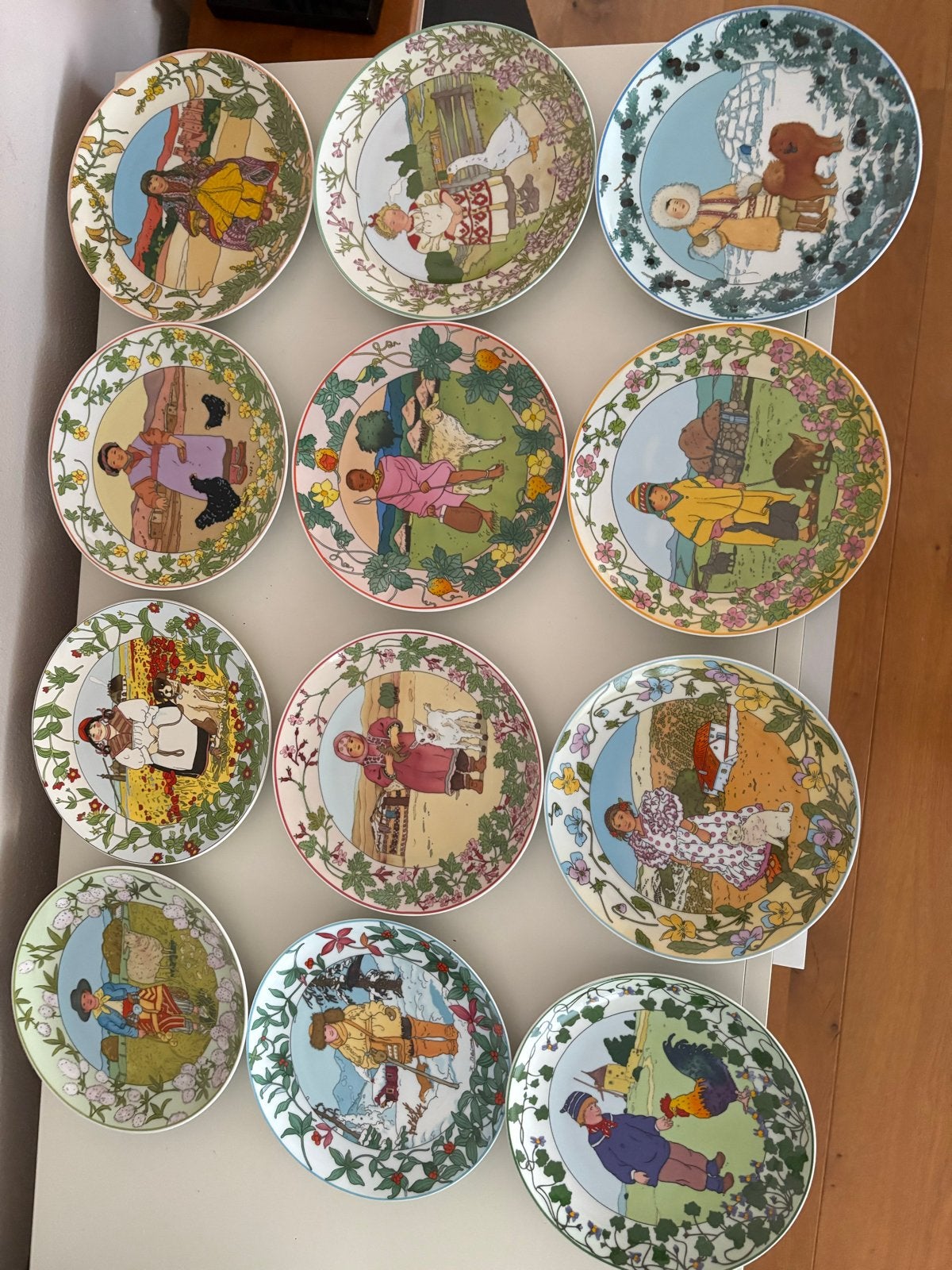 Set van 12 decoratieve unicef wandborden met kindermotieven, Ophalen